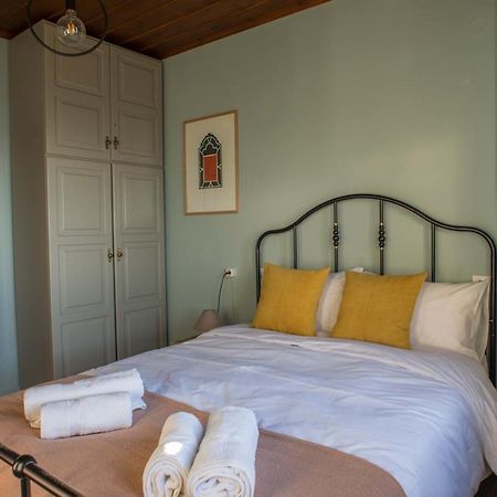 Charis Guesthouse Макринитса Экстерьер фото