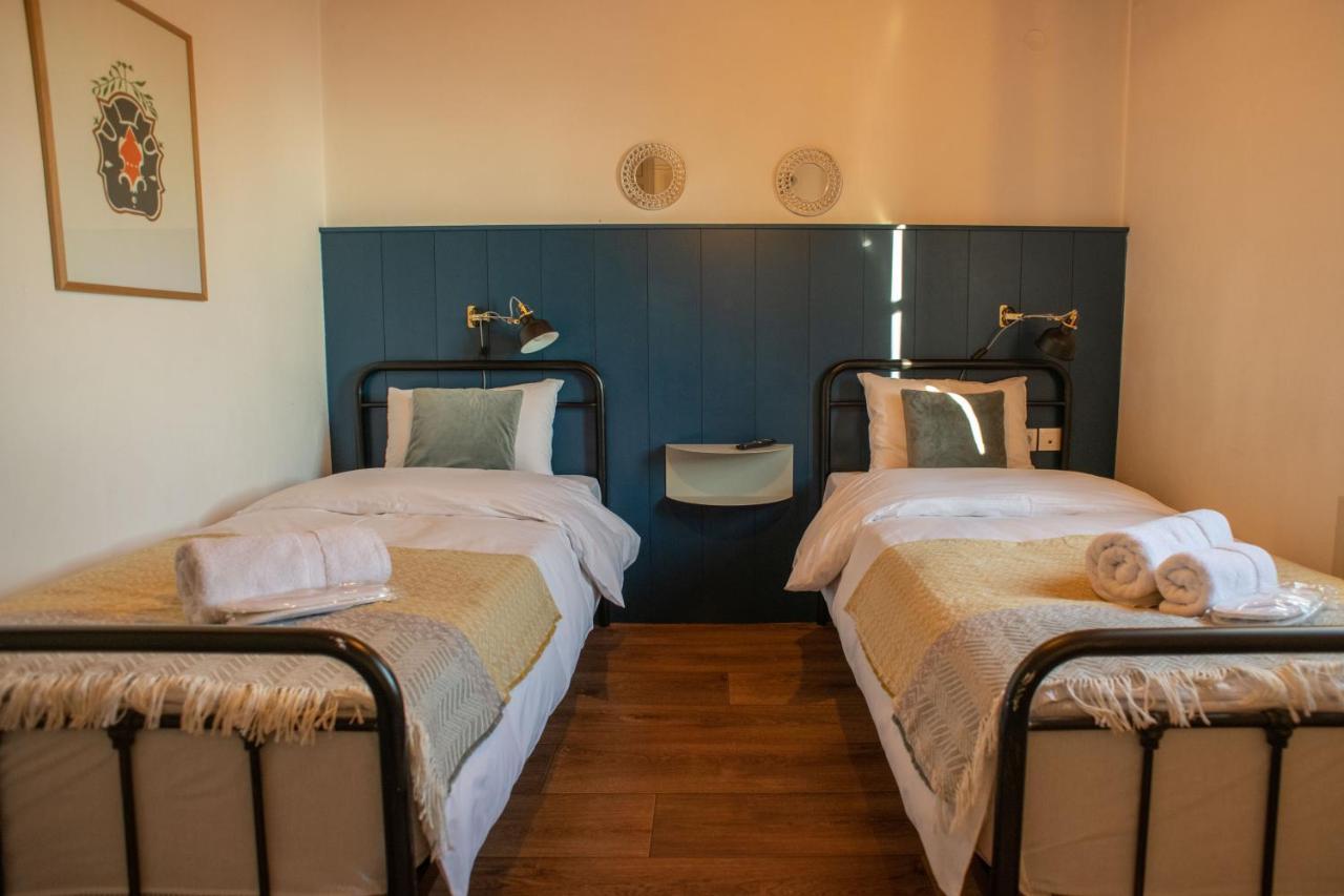 Charis Guesthouse Макринитса Экстерьер фото