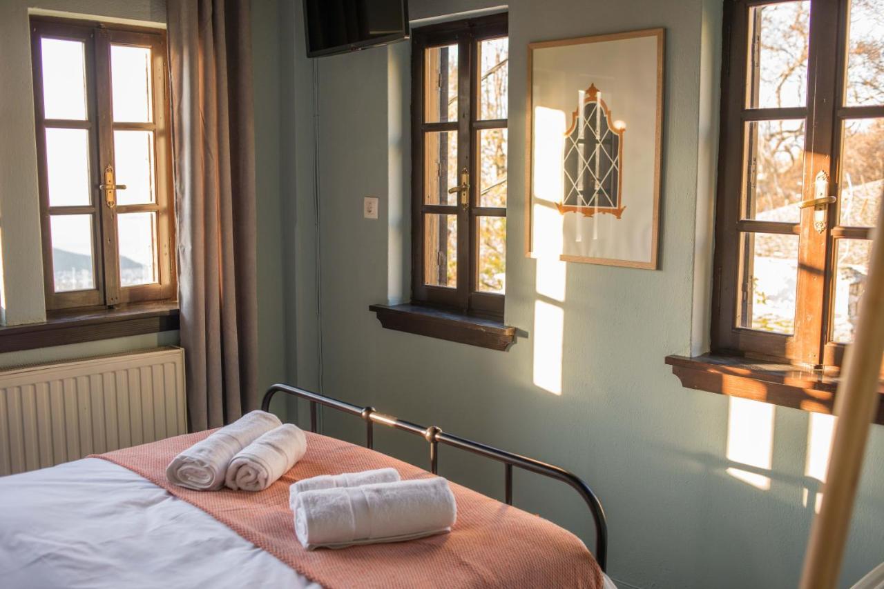 Charis Guesthouse Макринитса Экстерьер фото