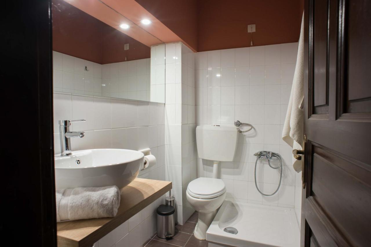 Charis Guesthouse Макринитса Экстерьер фото