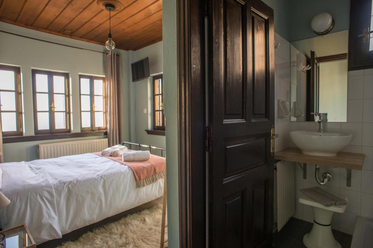 Charis Guesthouse Макринитса Экстерьер фото