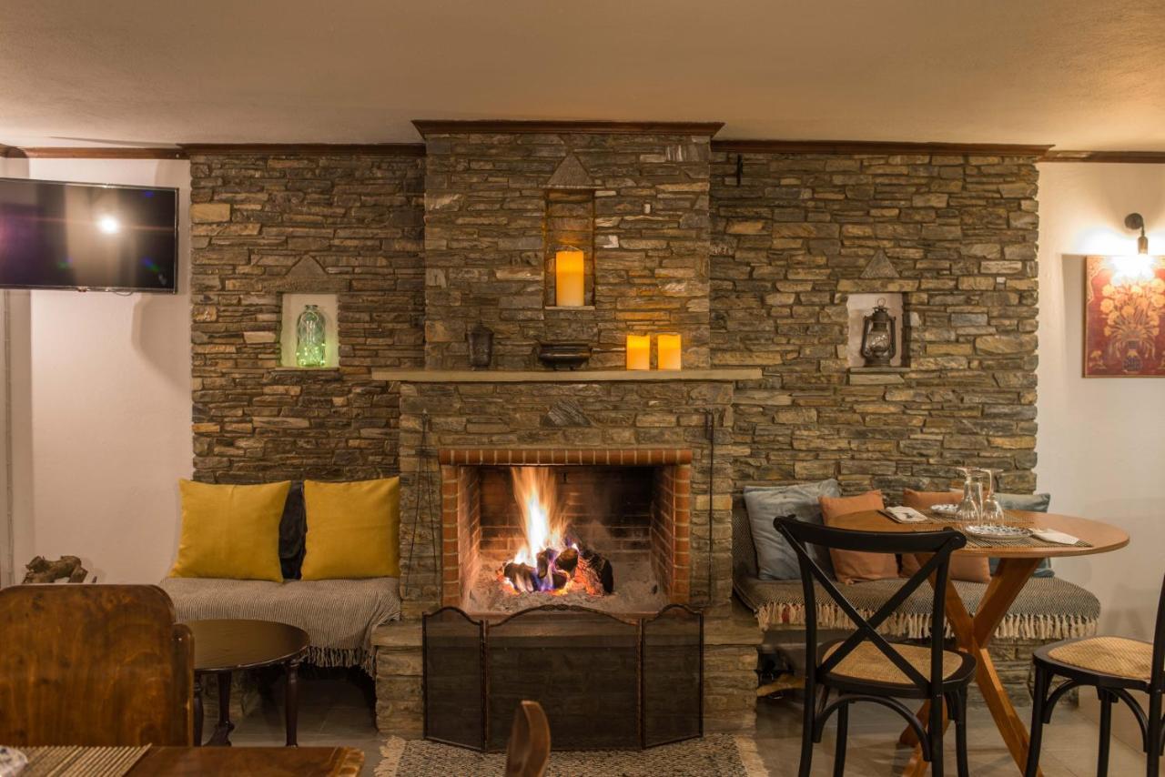 Charis Guesthouse Макринитса Экстерьер фото